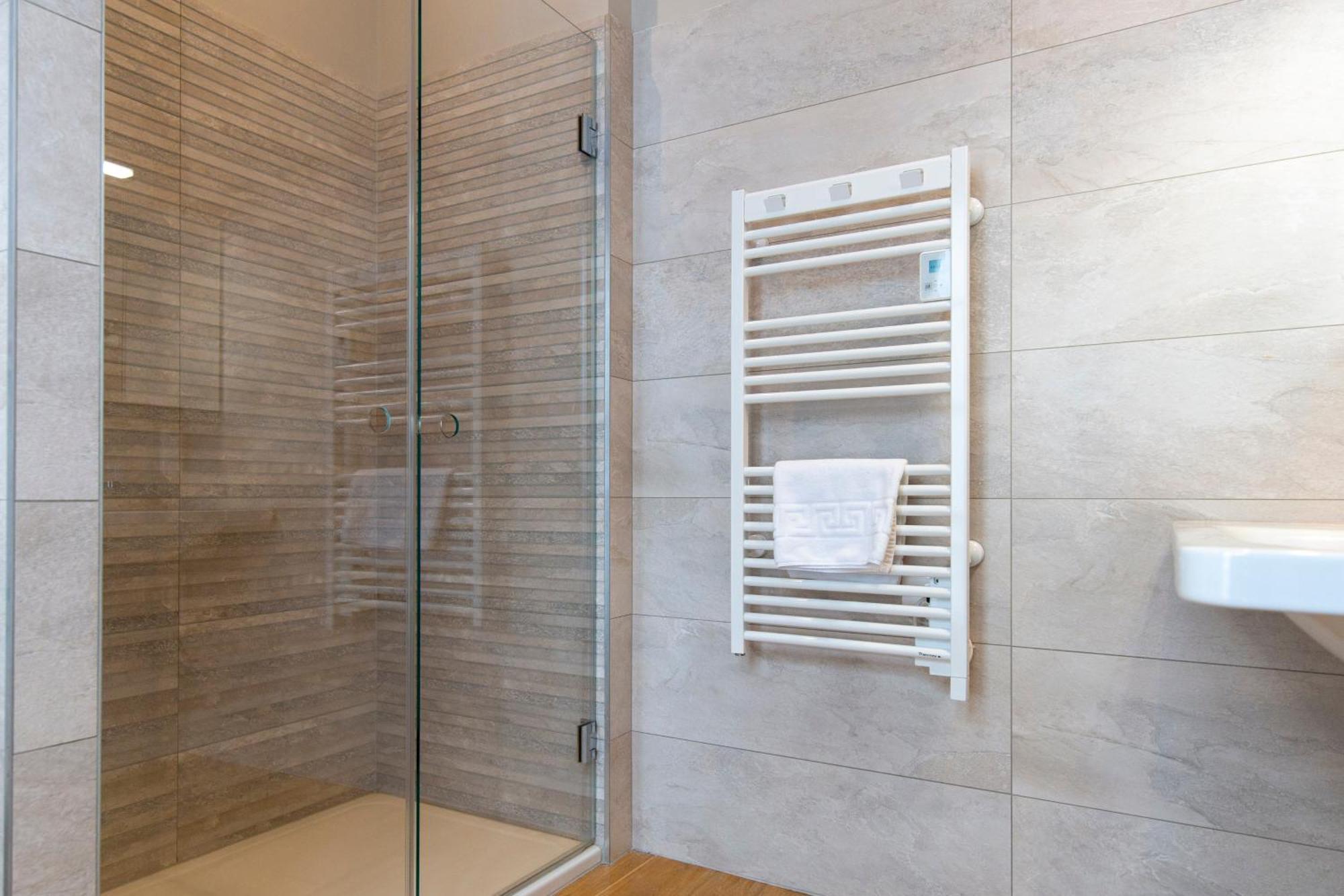 Escale Rochelaise, Gite Urbain Avec Spa Bain Nordique Et Sauna Tonneau 拉罗歇尔 外观 照片